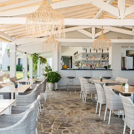 Filorian شقة فندقية أخارافي